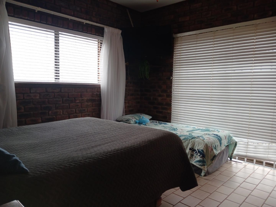 5 Bedroom Property for Sale in Dana Bay Western Cape